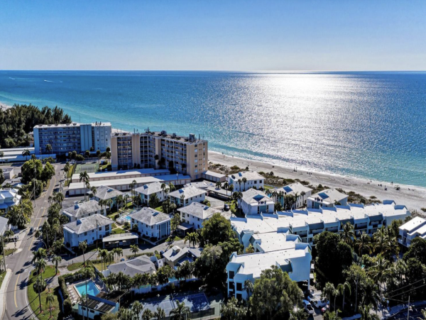 Holmes Beach Stunning Vacation Condo